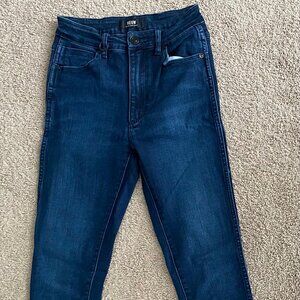 Neuw Jeans in Blue Black